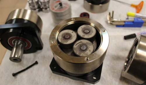 為什么行星減速機會出現斷軸想象?