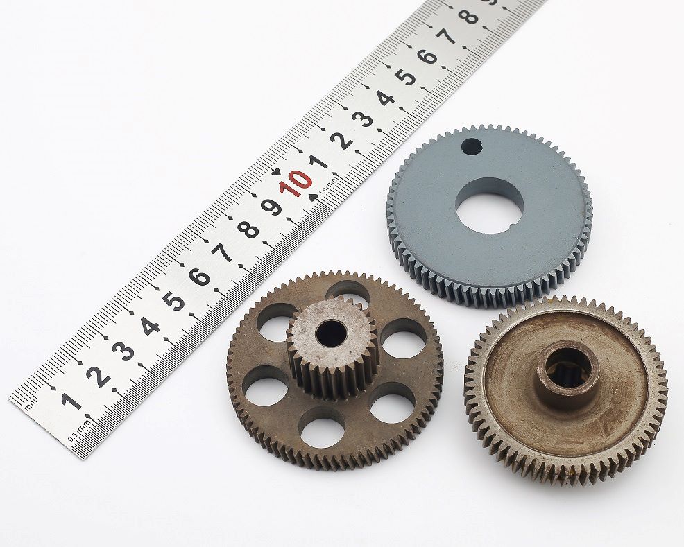 密度均勻性對精密粉末冶金零件的性能有何影響?